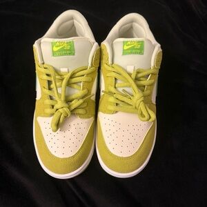 Nike SB Dunks Low Green Apple Mens sz 10